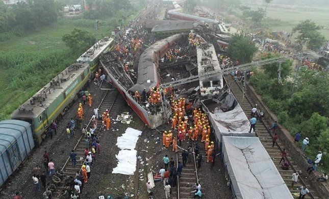 ভারতে ভয়াবহ ট্রেন দুর্ঘটনা, নিহত বেড়ে ২৮৮